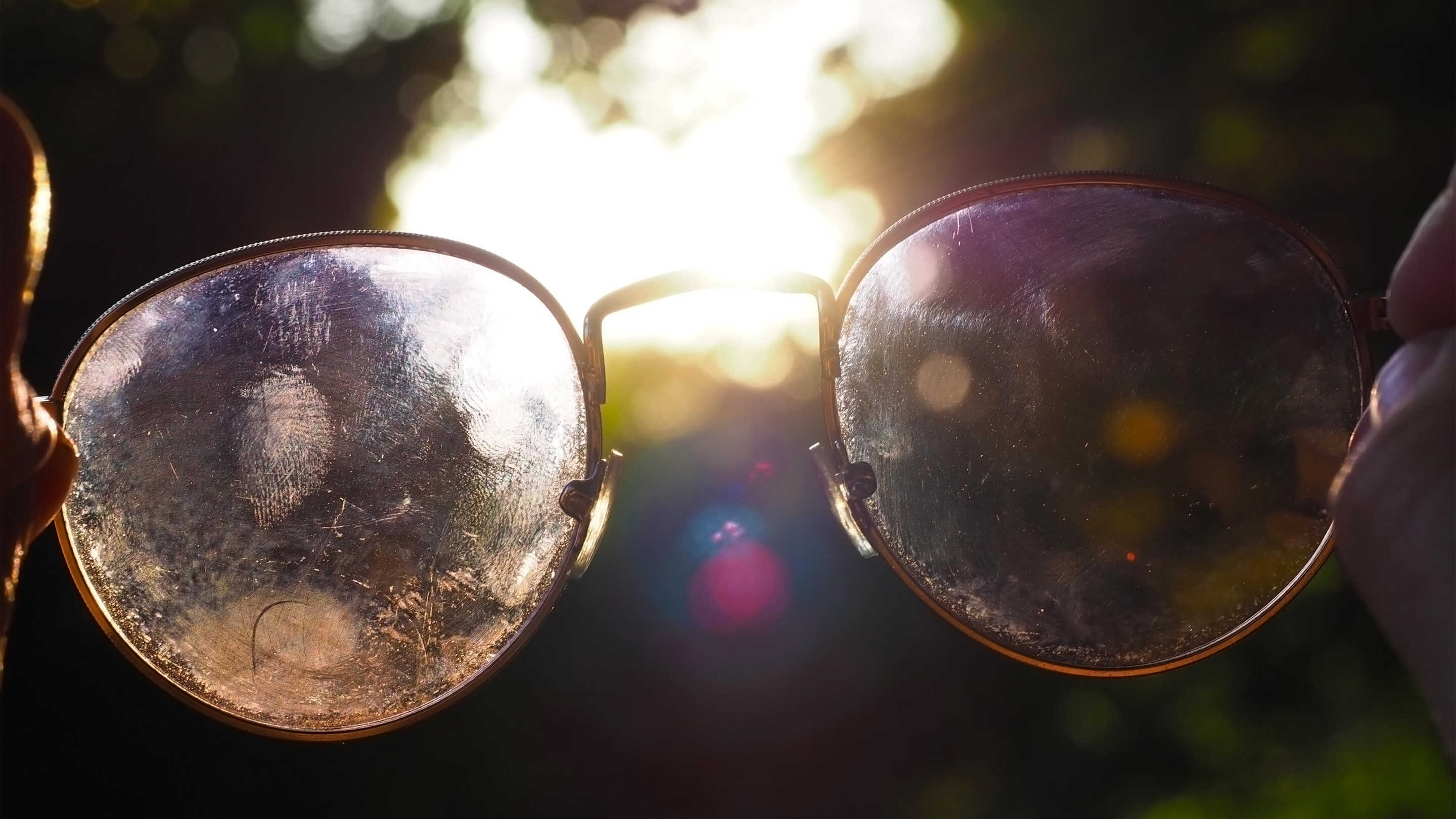 Les lunettes à revêtement AR s'usent et laissent des empreintes digitales